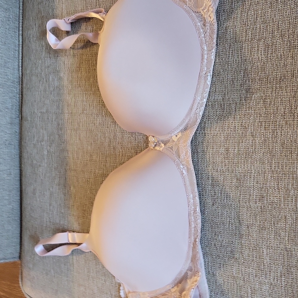 42 D Delta Burke wirefree bra